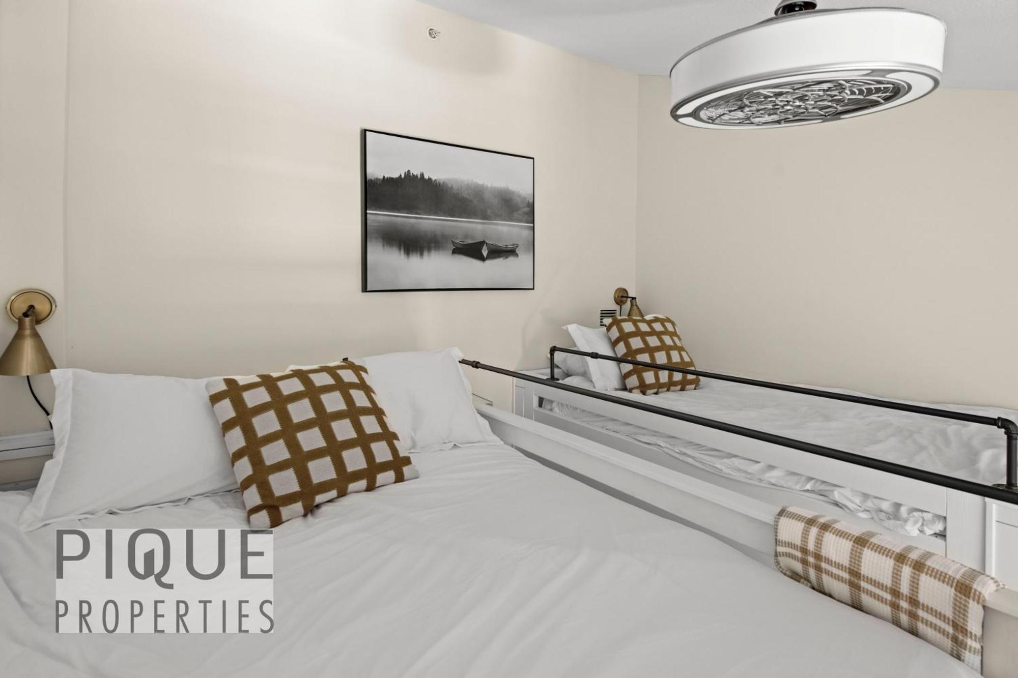 Mountain Loft Retreat, Heated Pool & Hot Tub, Ug Parking, Balcony, Wifi! Lägenhet Canmore Exteriör bild
