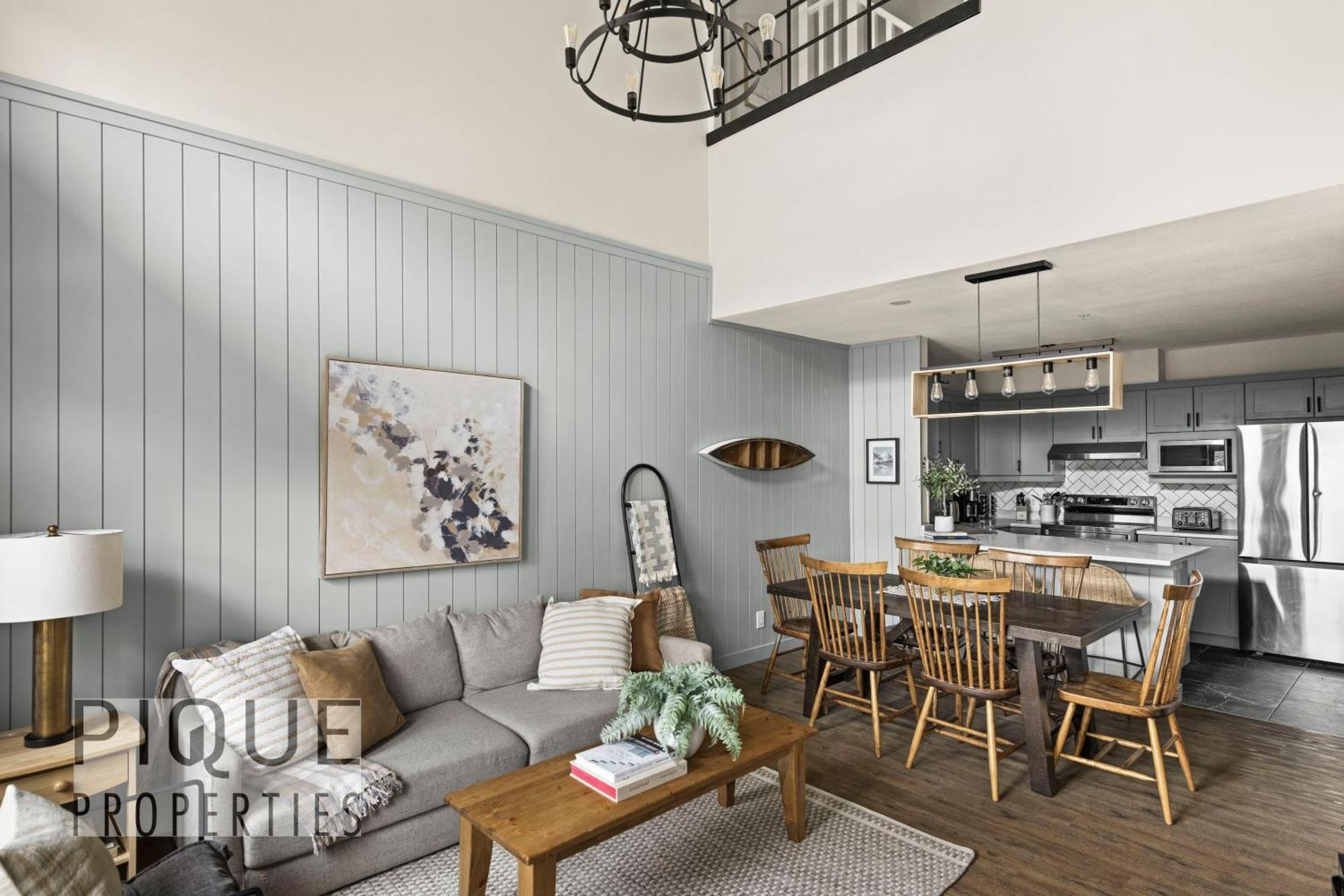 Mountain Loft Retreat, Heated Pool & Hot Tub, Ug Parking, Balcony, Wifi! Lägenhet Canmore Exteriör bild